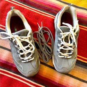 SKECHERS D’LIGHTS tennis shoes women's sz 8.